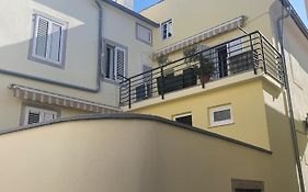 Apartment And Room Marija